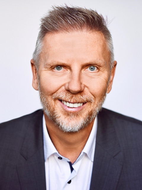 Portrait Sascha Harmuth mit Jacket 2